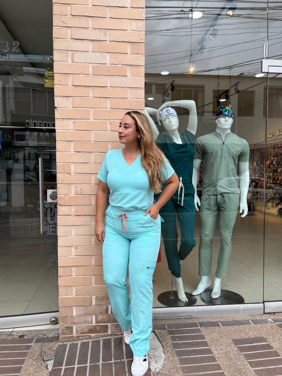 UNIFORME BOTA RECTA COLOR VERDE MENTA