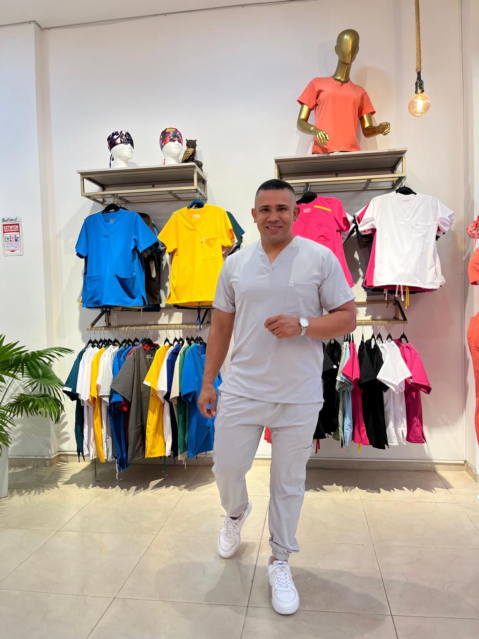 UNIFORME HOMBRE GRIS CLARO JOGGER