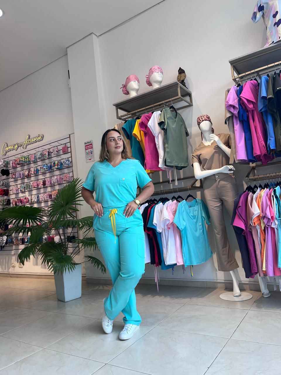 UNIFORME BOLSILLO DE PECHO VERDE MENTA BOTA RECTA