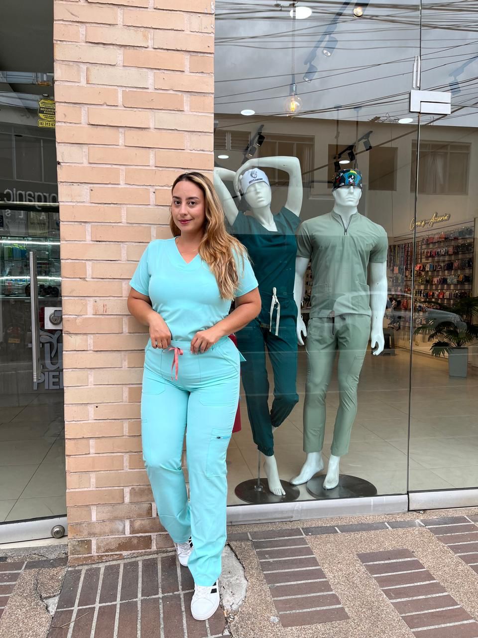 UNIFORME BOTA RECTA COLOR VERDE MENTA