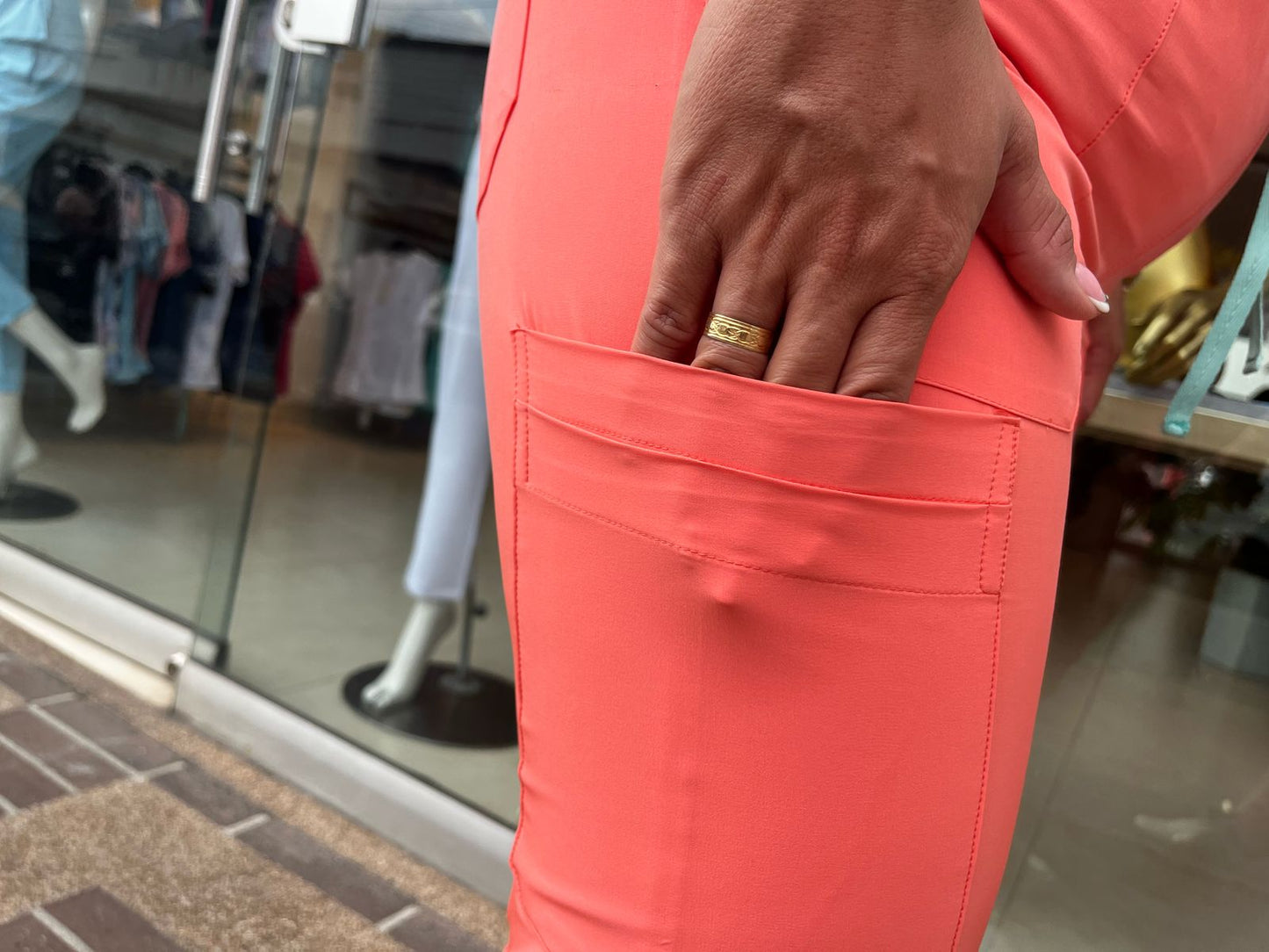 UNIFORME CUELLO SEMI V JOGGER MANDARINA PASTEL