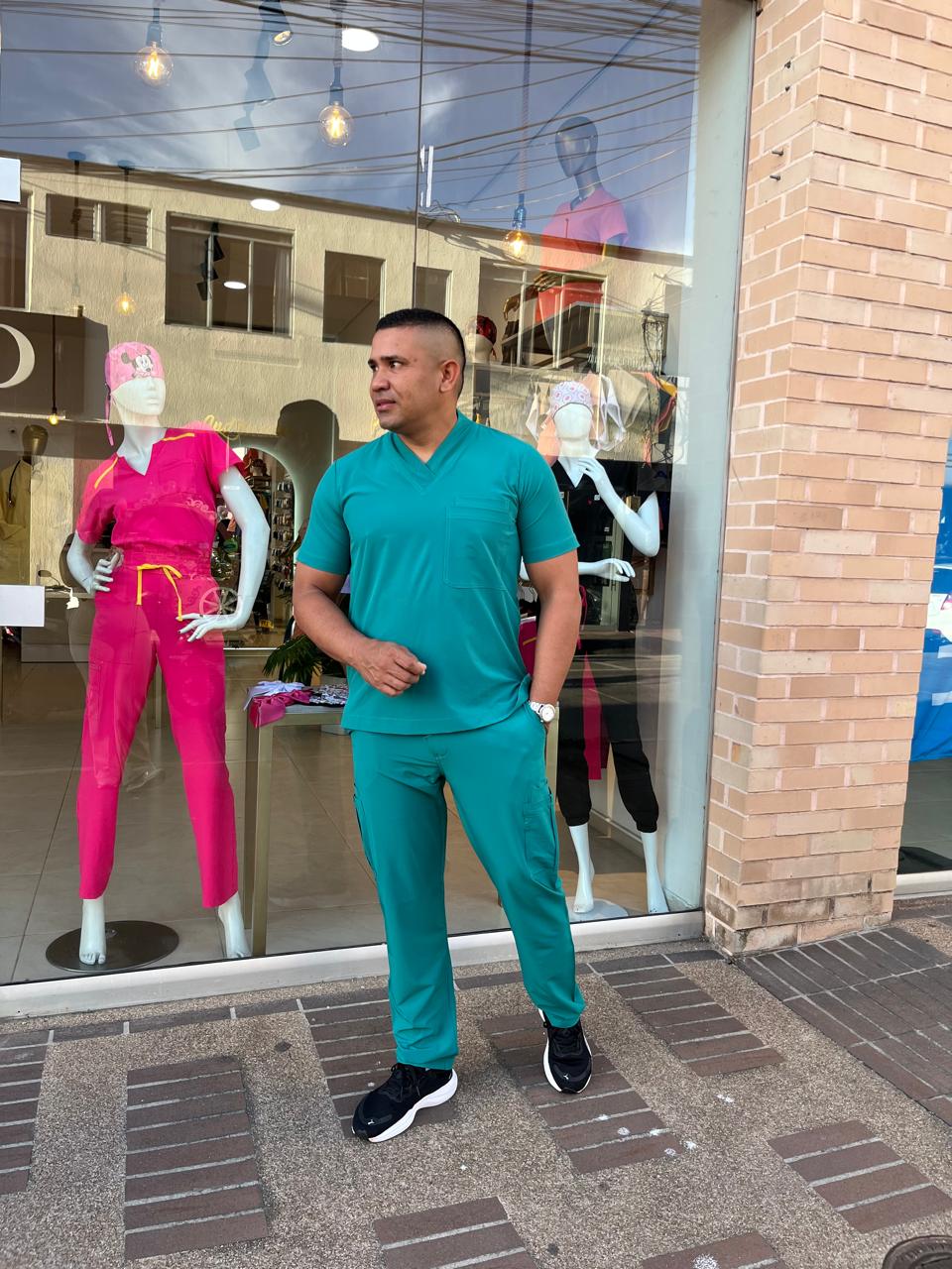 UNIFORME HOMBRE VERDE ESMERALDA CLASICO