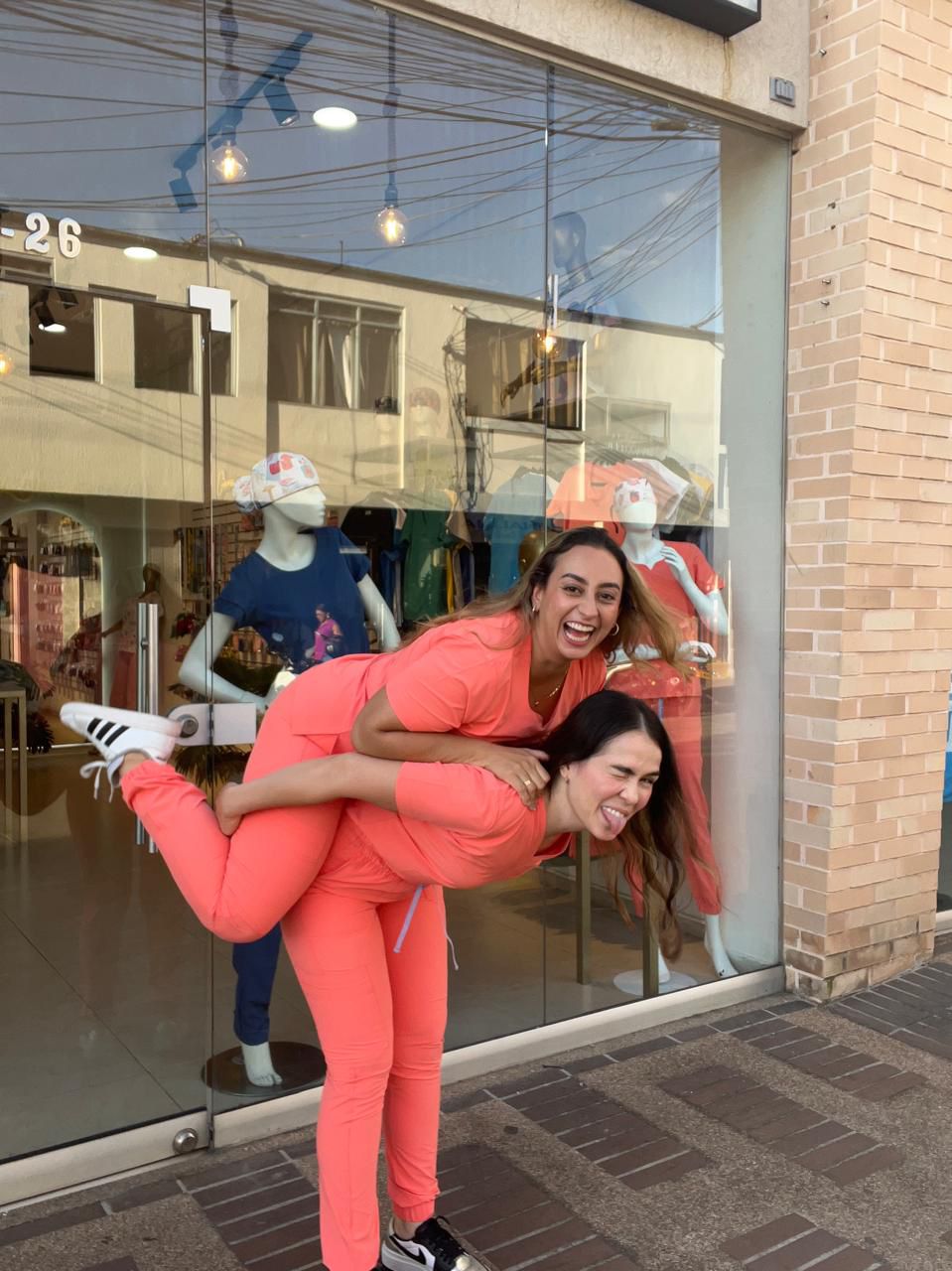 UNIFORME JOGGER COLOR MANDARINA