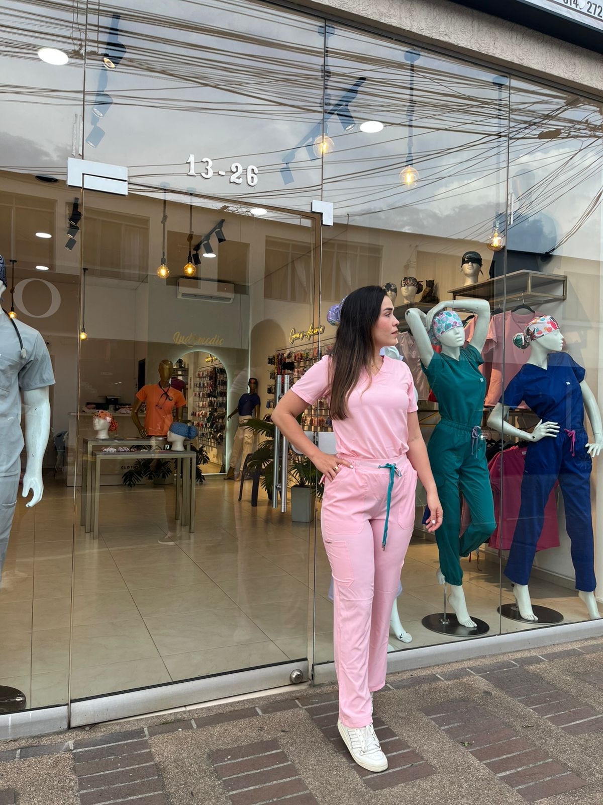 UNIFORME ROSADO PASTEL PRETINA LISA