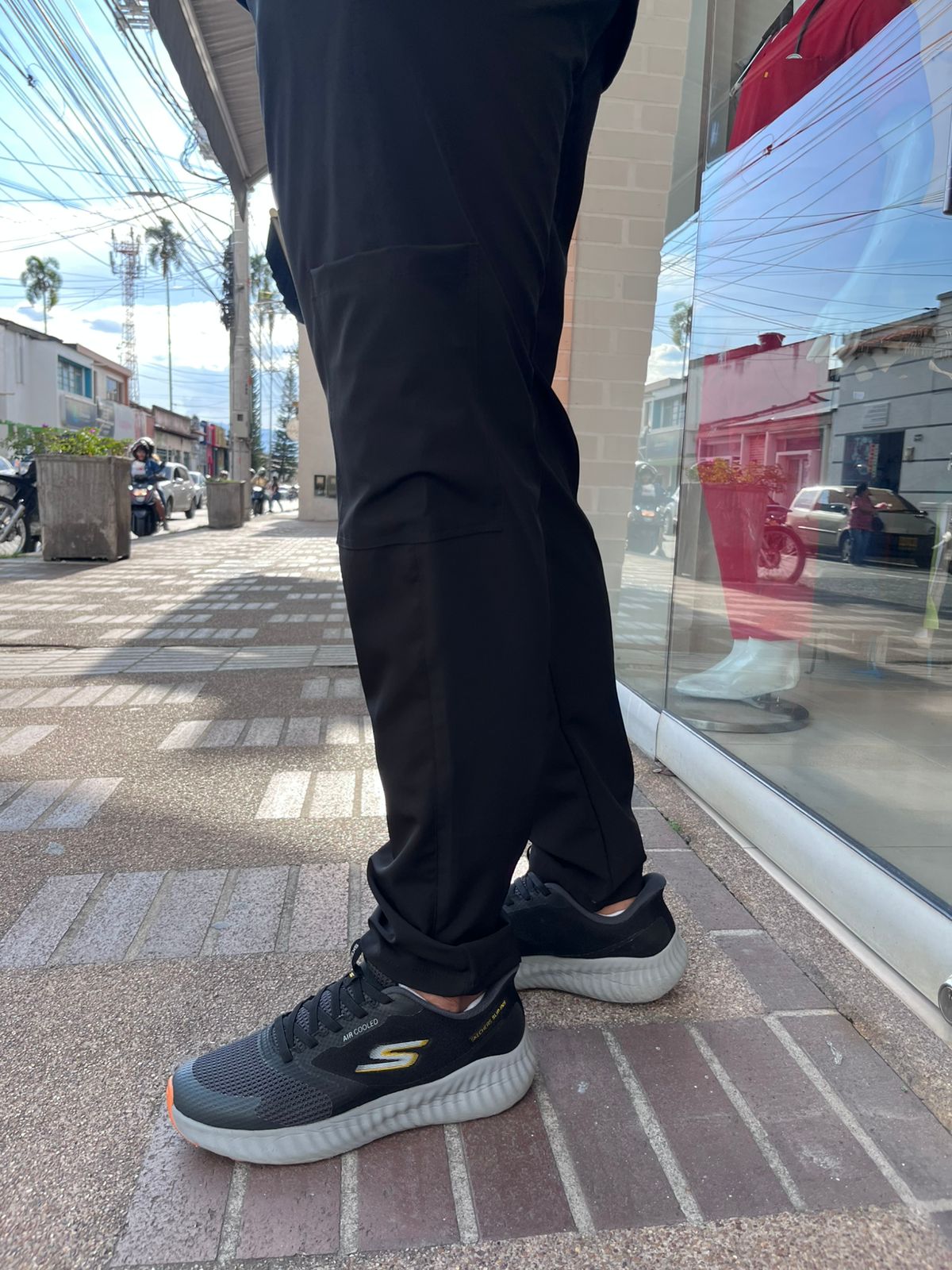 UNIFORME HOMBRE NEGRO BOTA RECTA