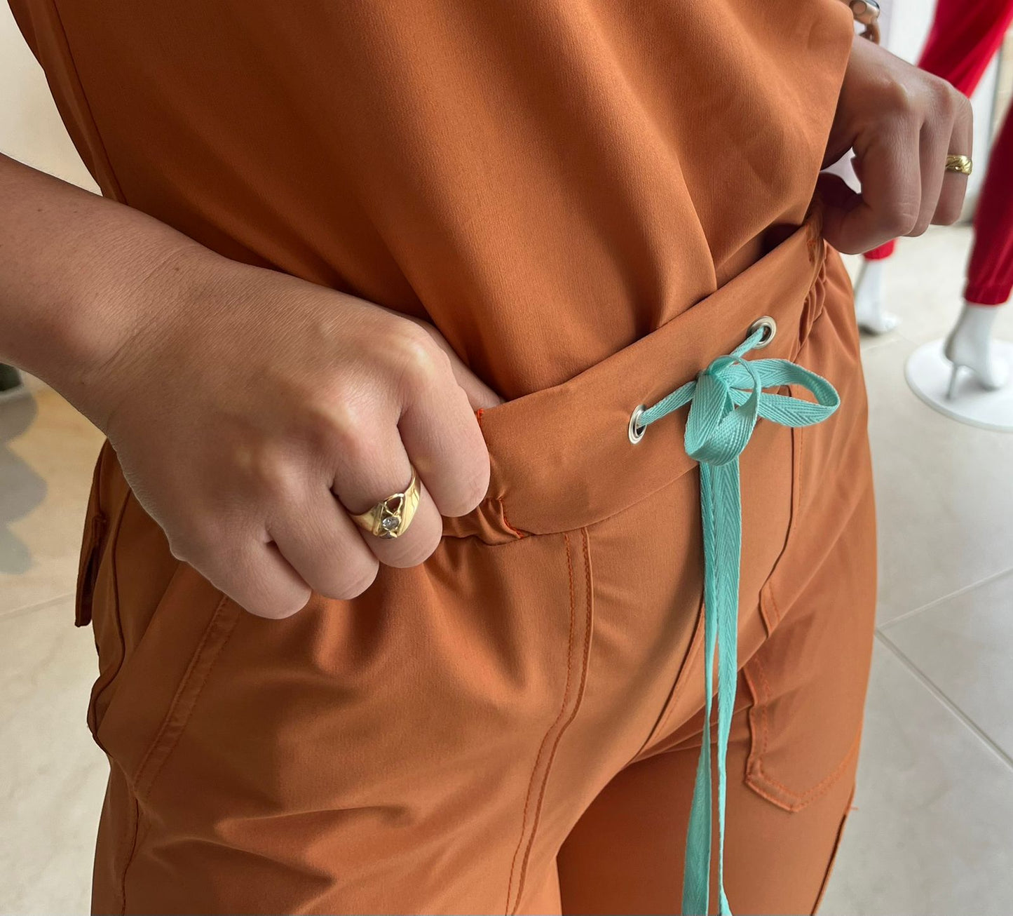 UNIFORME AMOR PROPIO COLOR LADRILLO