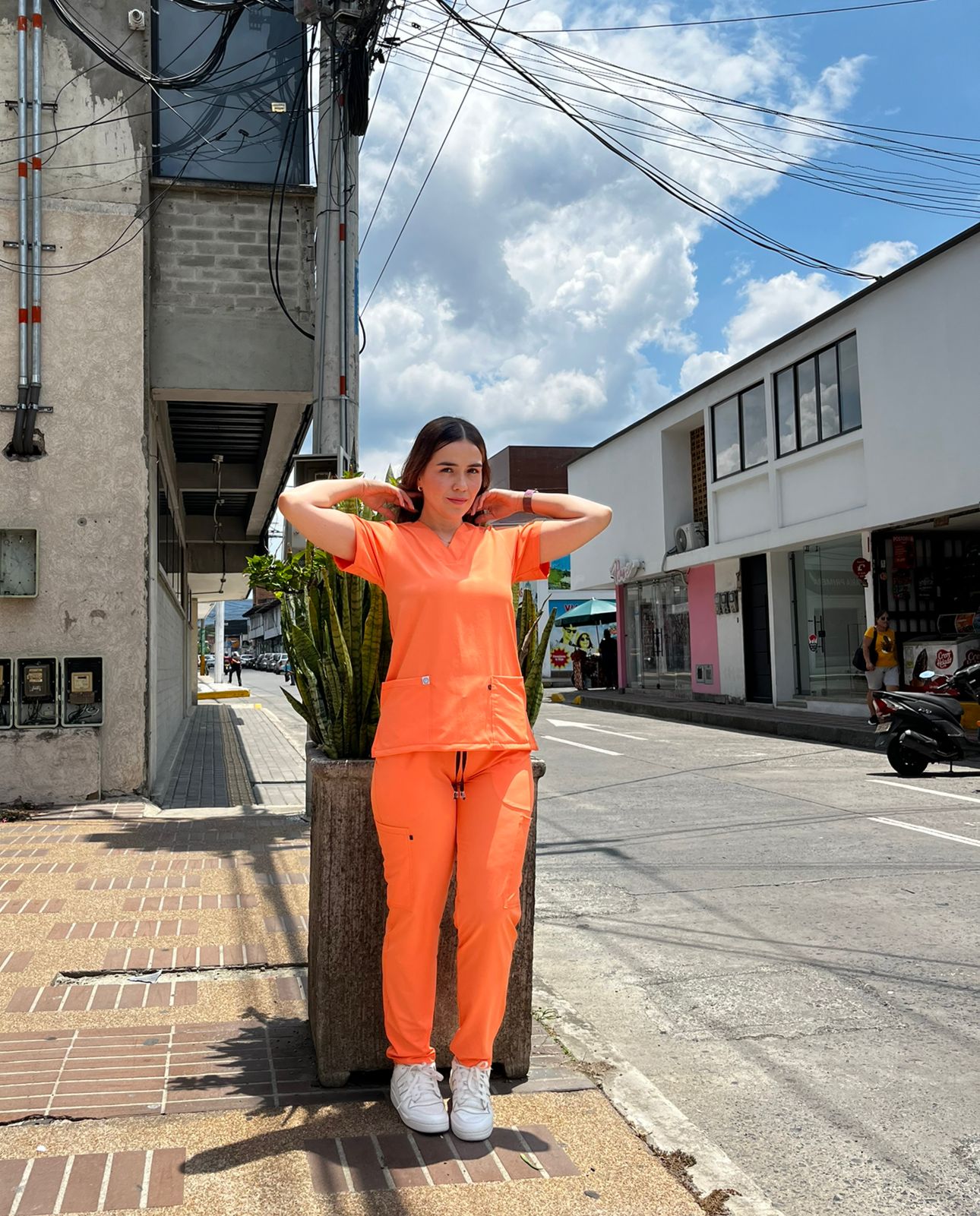 UNIFORME CLASICO COLOR MANDARINA