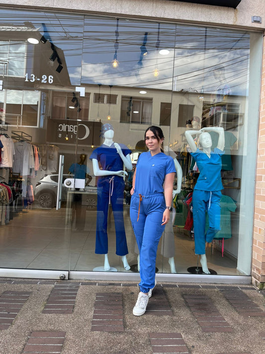UNIFORME JOGGER AZUL PLASTILINA CON BOLSILLO DE PECHO