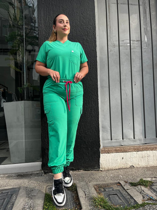UNIFORME JOGGER VERDE VIVO COMBINACION FUCSIA