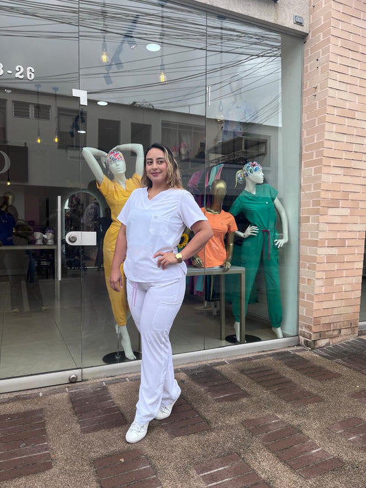 UNIFORME BLANCO BOLSILLO DE PECHO BOTA RECTA