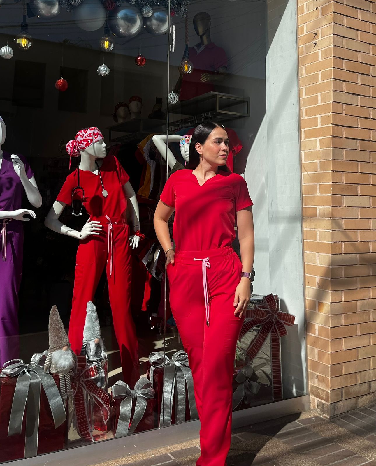 UNIFORME AMOR PROPIO ROJO CUELLO CORAZON