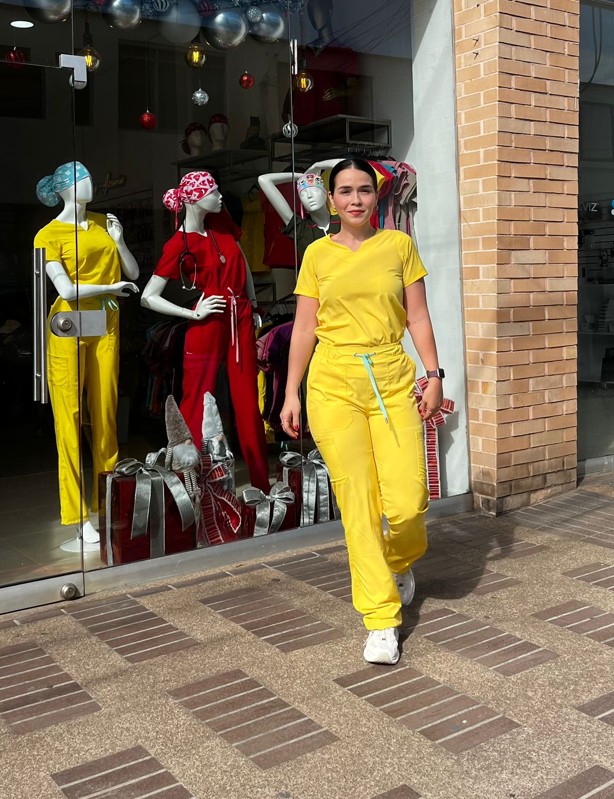 UNIFORME AMOR PROPIO AMARILLO