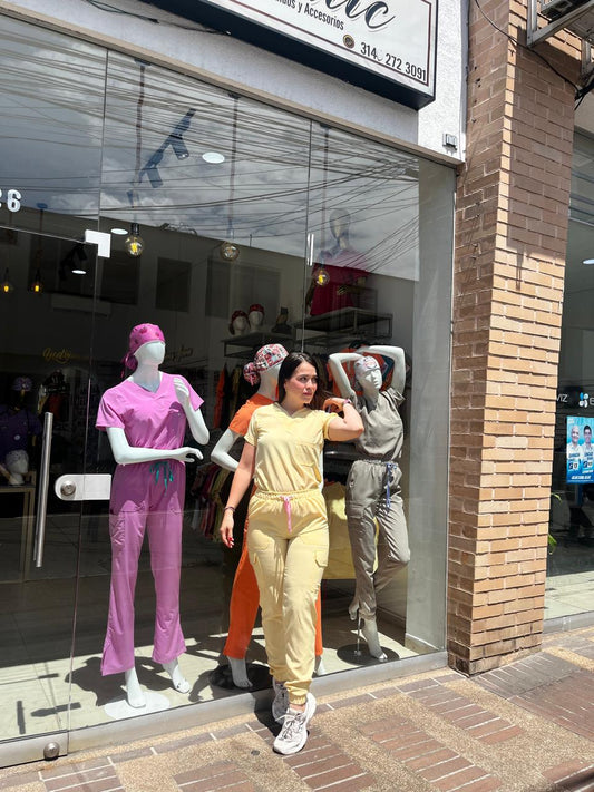 UNIFORME AMARILLO PASTEL JOGGER