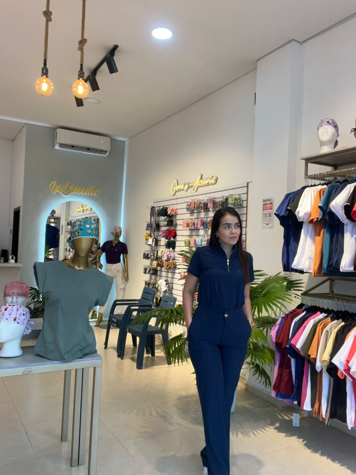 UNIFORME FRIDA AZUL OSCURO