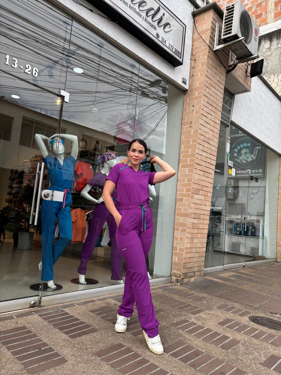 UNIFORME DYNAMIC PURPURA VIVO COMBINACIONES VERDE JADE