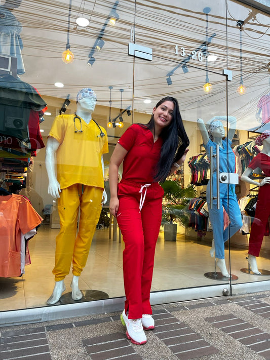 UNIFORME ROJO ABERTURA BOTA