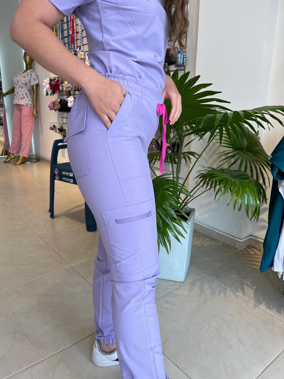 UNIFORME JOGGER LILA COMBINACION FUCSIA