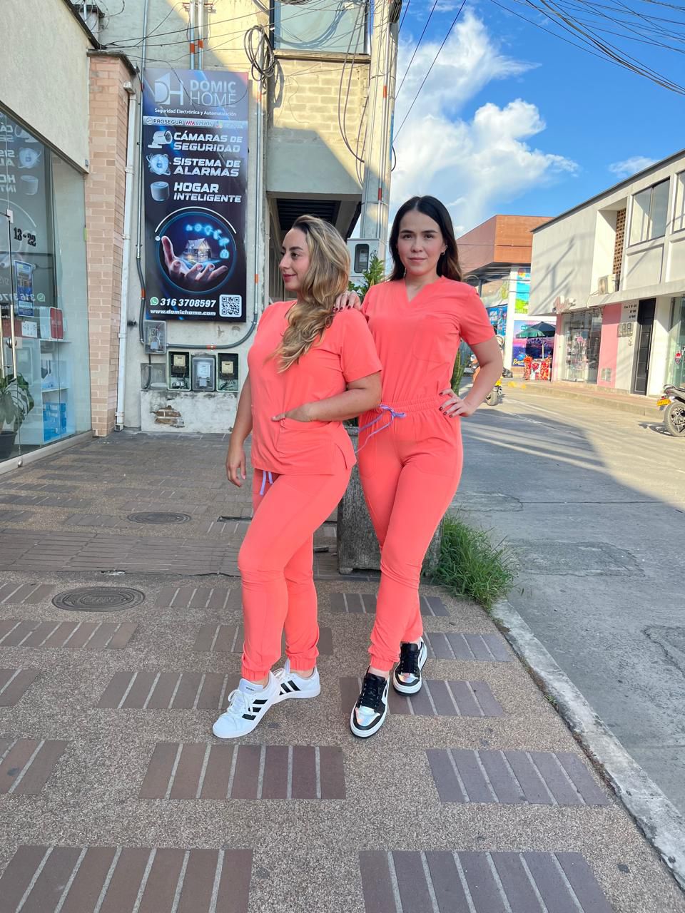 UNIFORME JOGGER COLOR MANDARINA