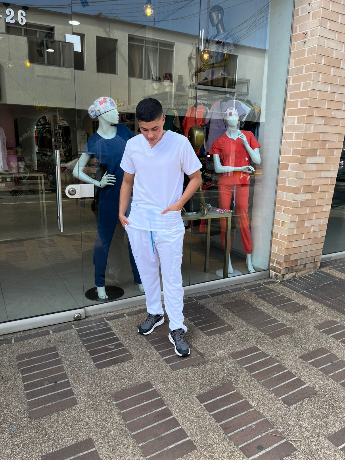UNIFORME HOMBRE BLANCO CLASICO
