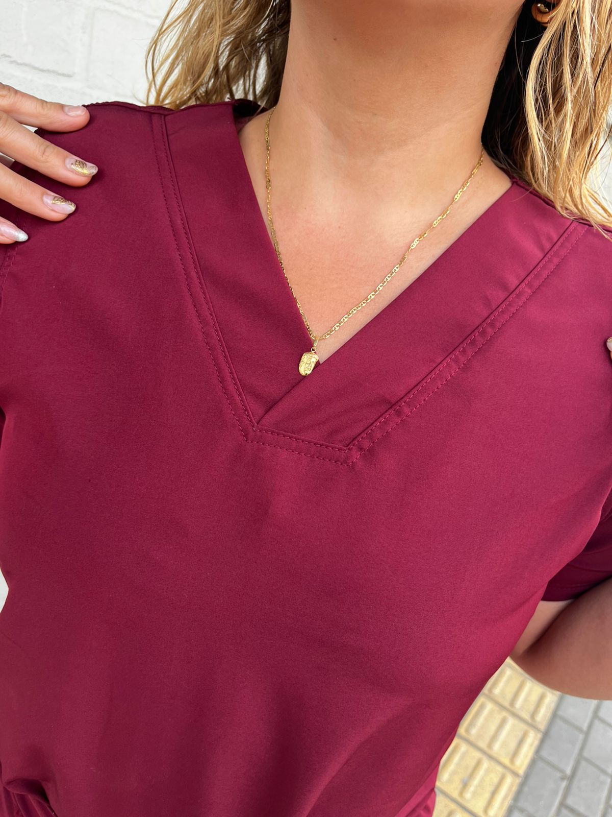 UNIFORME PRETINA LISA COLOR VINO BURGUNDY BOTA RECTA