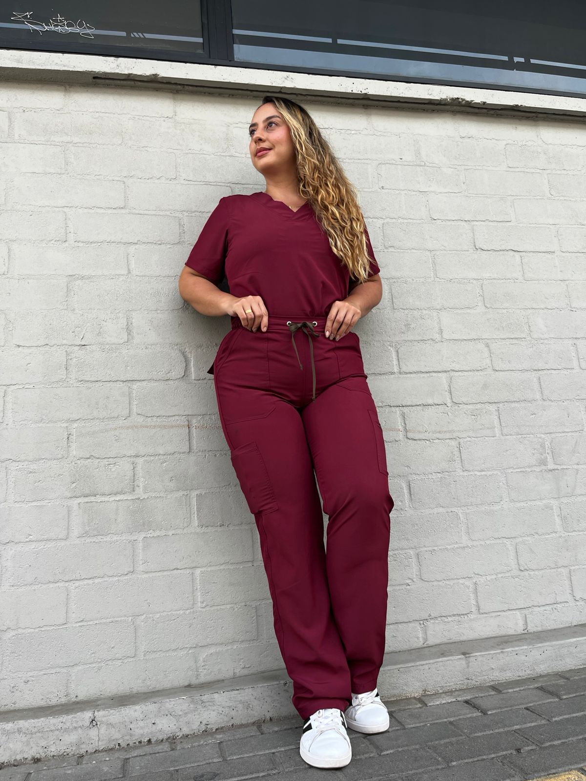 UNIFORME PRETINA LISA COLOR VINO BURGUNDY BOTA RECTA
