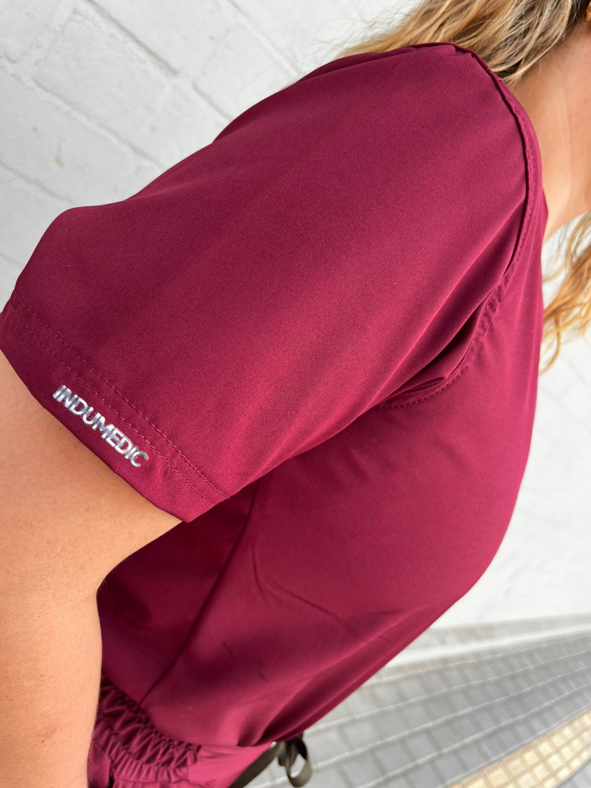 UNIFORME PRETINA LISA COLOR VINO BURGUNDY BOTA RECTA