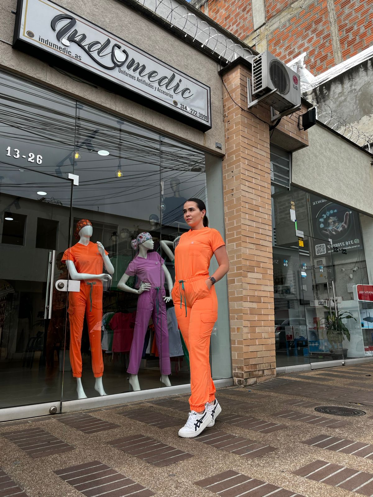 UNIFORME JOGGER NARANJA CLARO