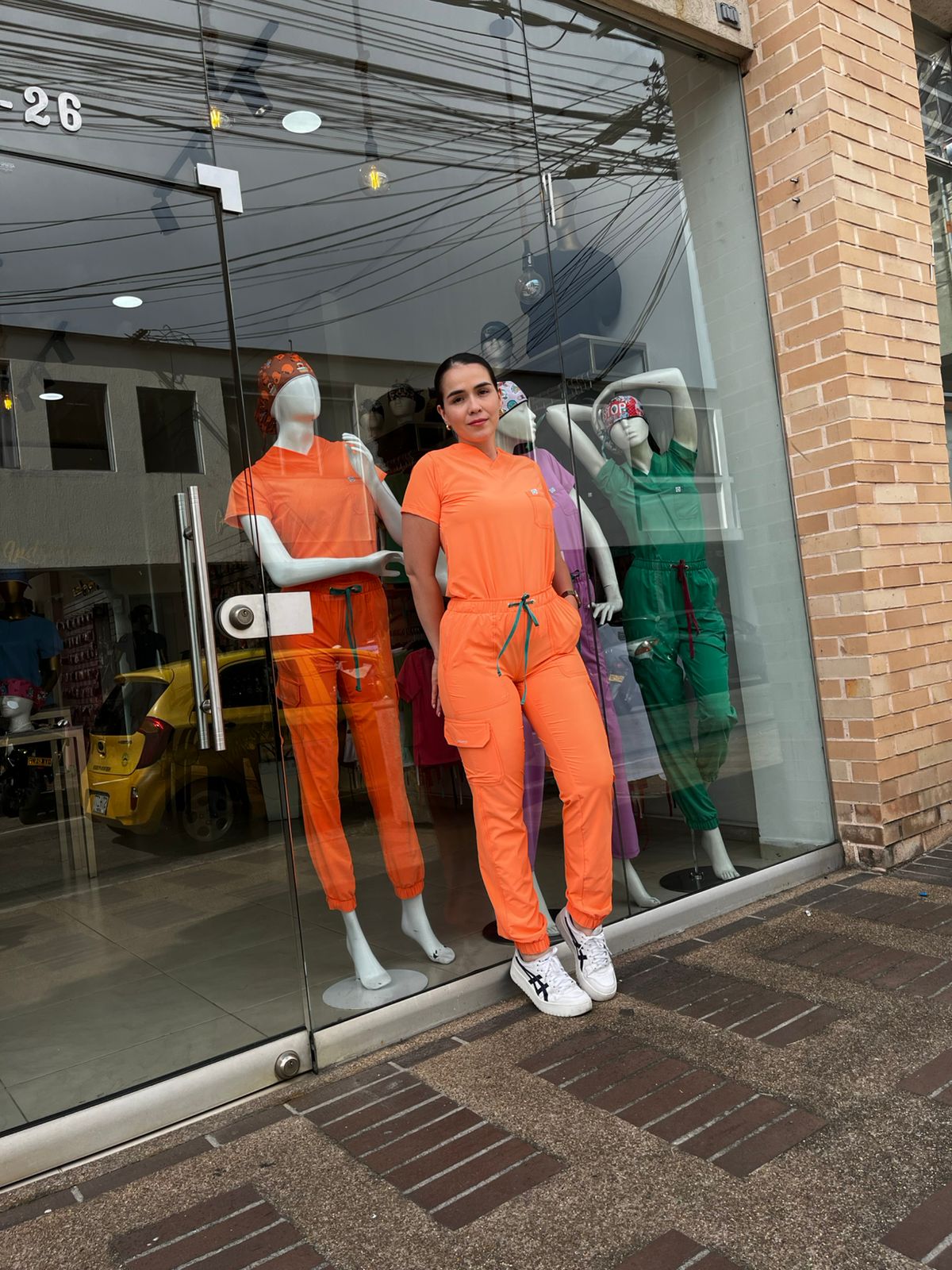 UNIFORME JOGGER NARANJA CLARO