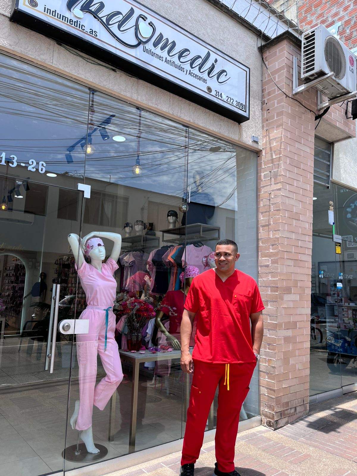 UNIFORME HOMBRE ROJO VIVO CLASICO