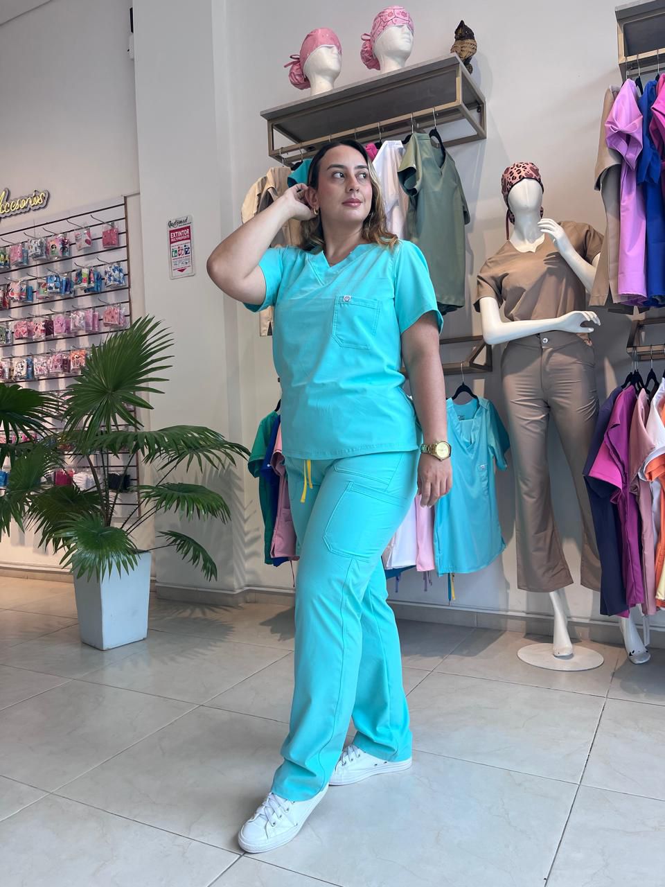 UNIFORME BOLSILLO DE PECHO VERDE MENTA BOTA RECTA