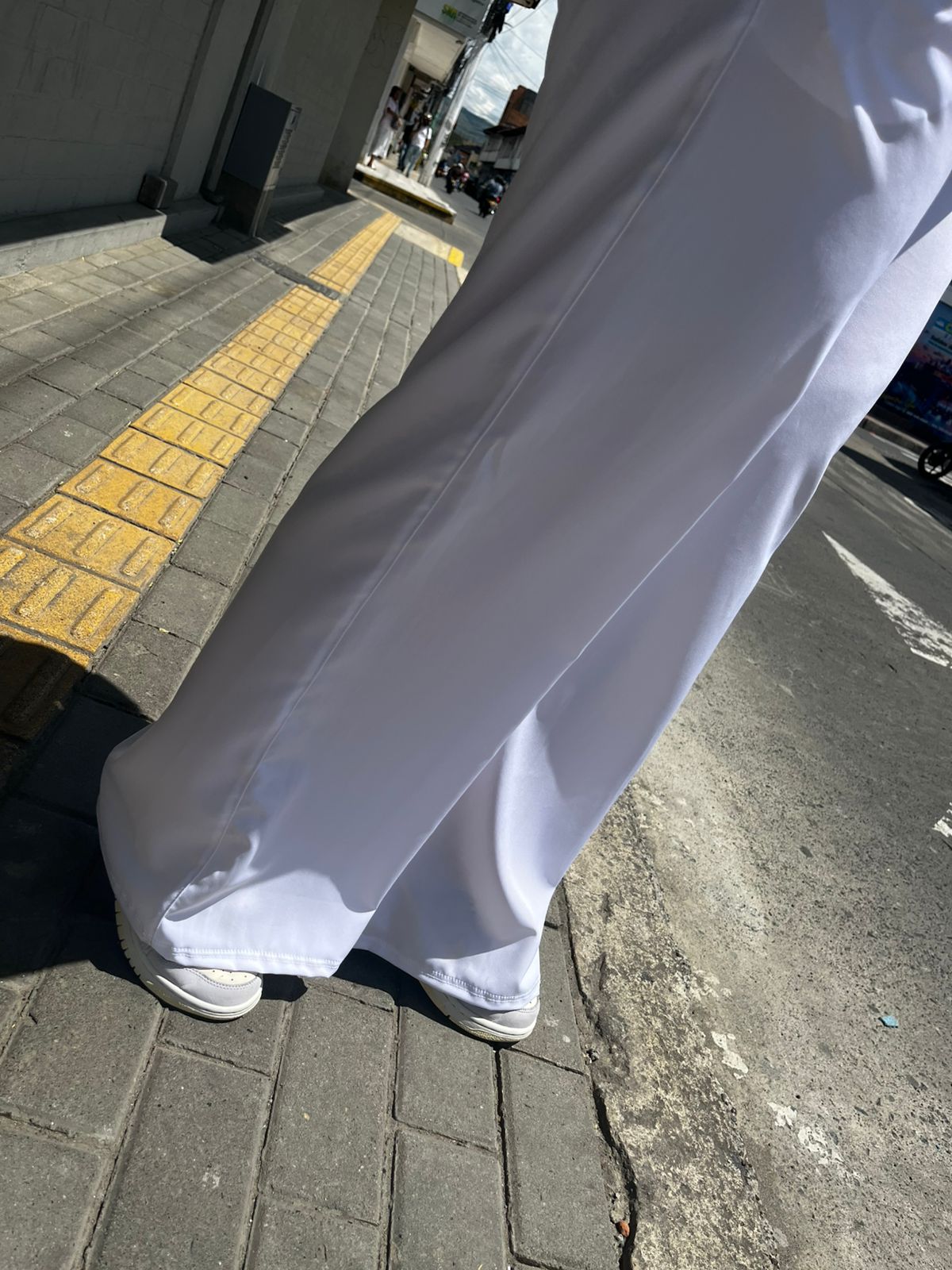 UNIFORME SERENA TIPO POLO BLANCO