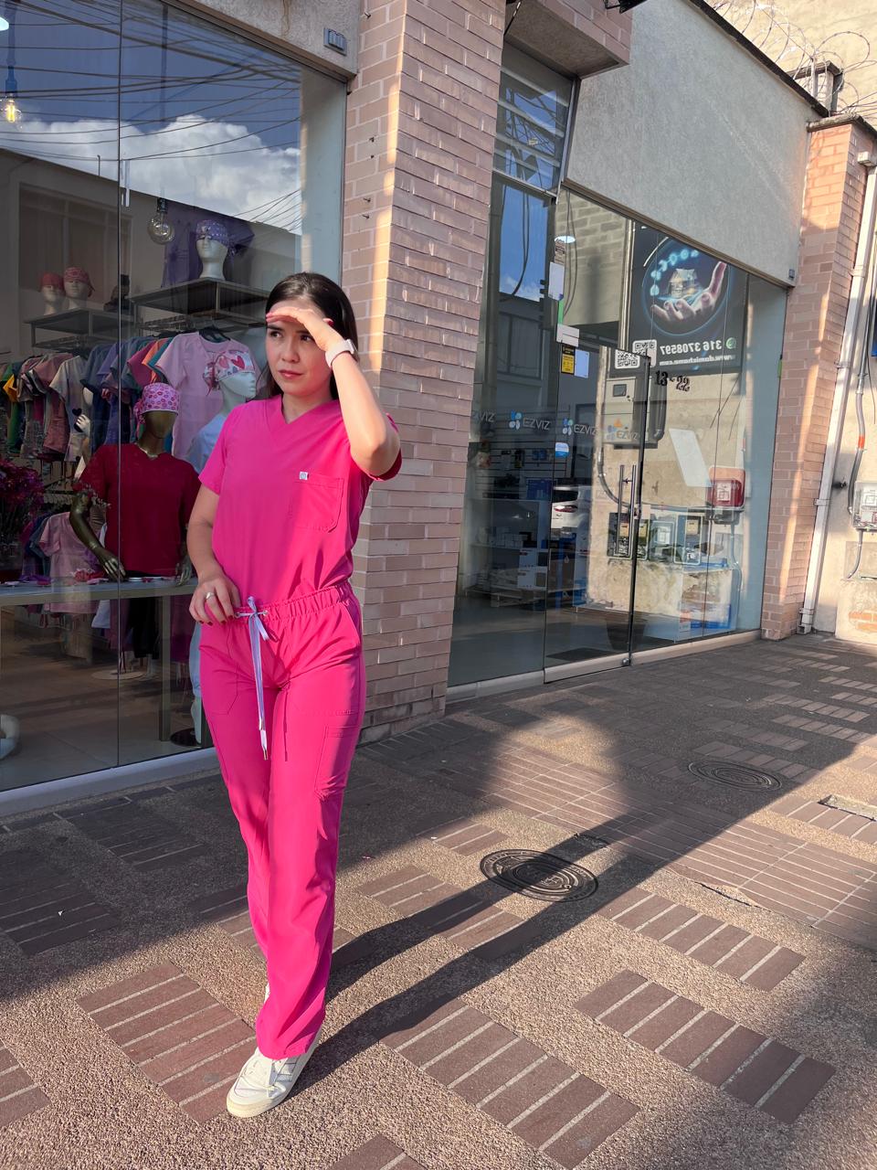 UNIFORME FUCSIA VIVO