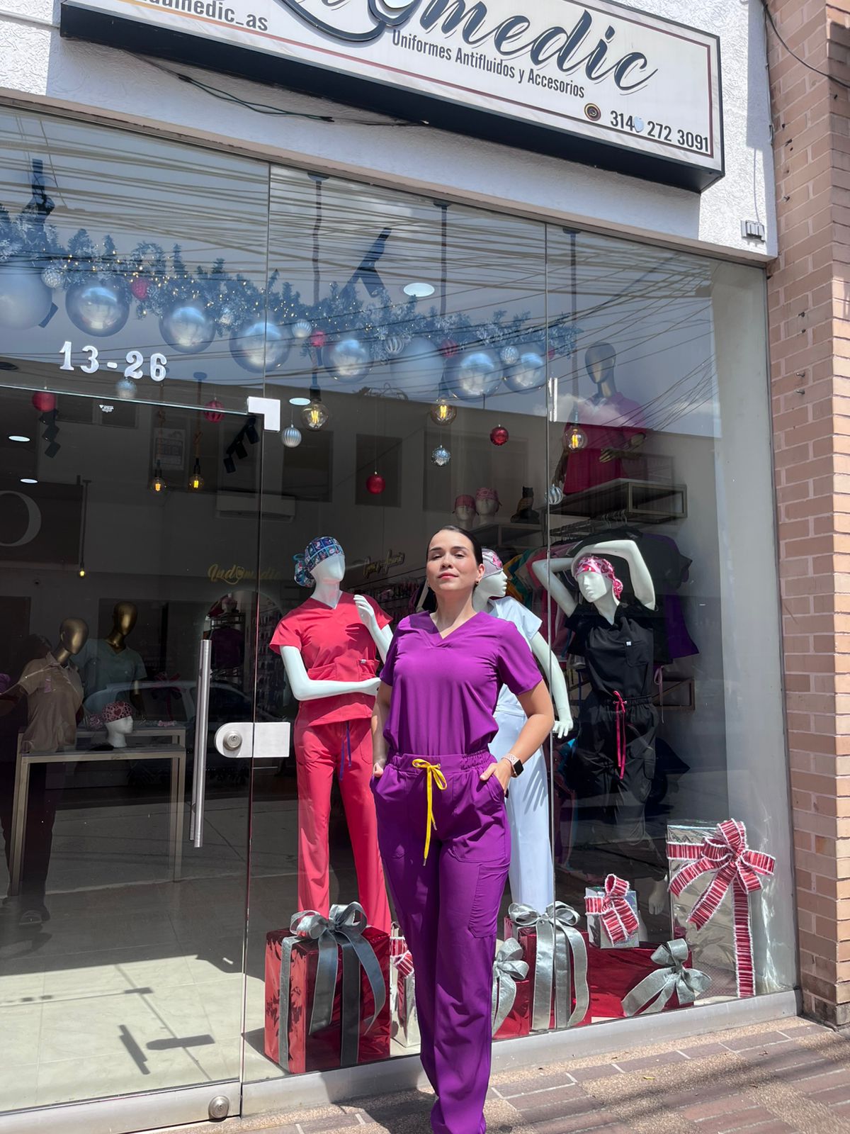 UNIFORME AMOR PROPIO VIOLETA BOTA RECTA