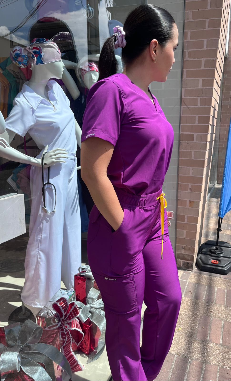 UNIFORME AMOR PROPIO VIOLETA BOTA RECTA