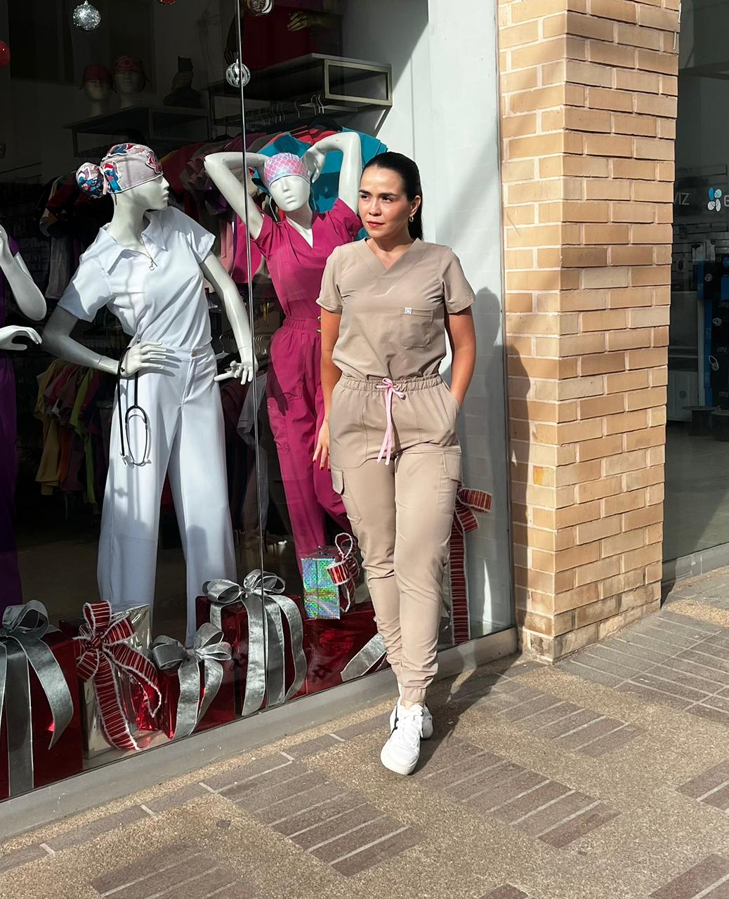 UNIFORME JOGGER BEIGE