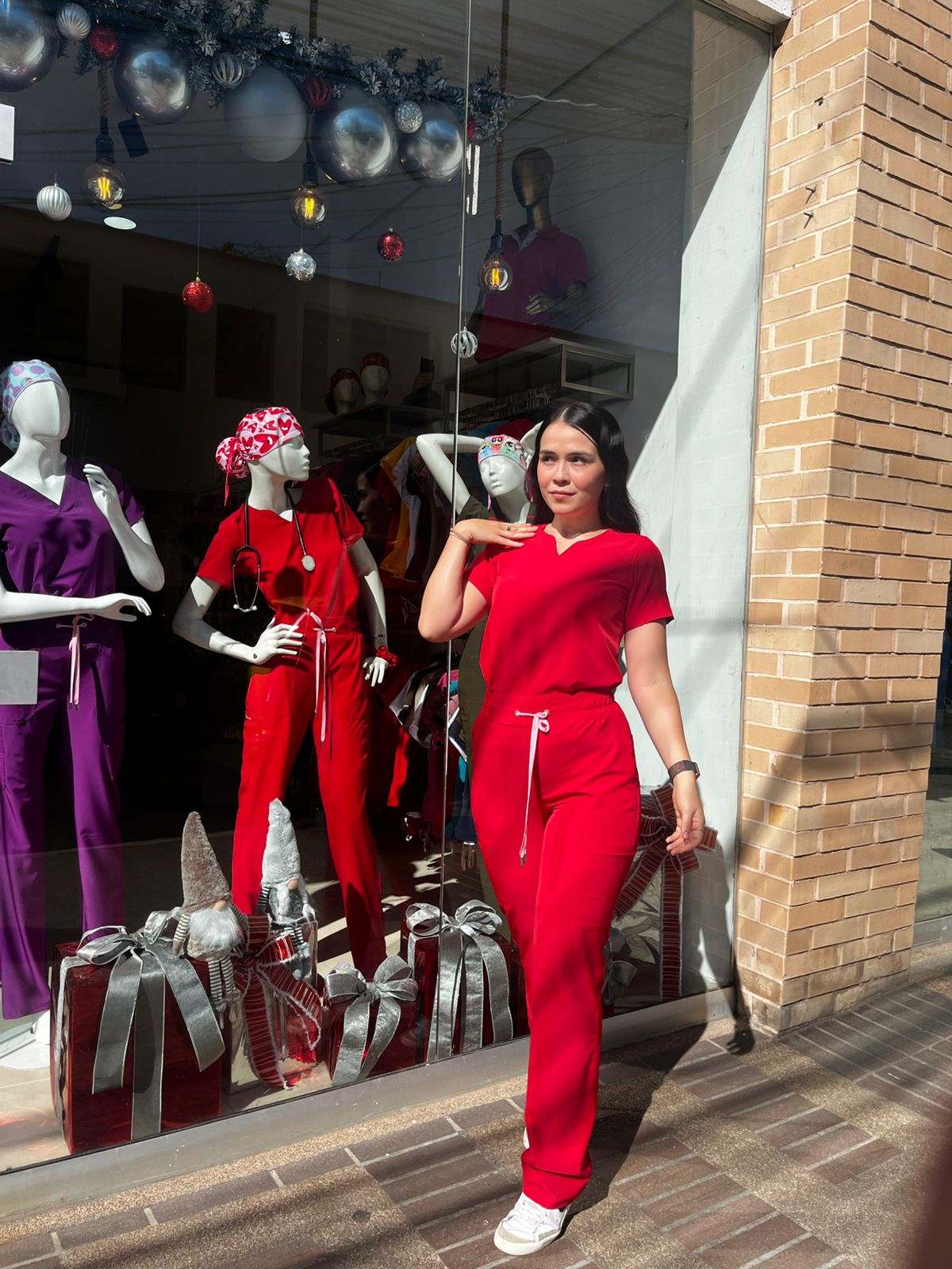 UNIFORME AMOR PROPIO ROJO CUELLO CORAZON