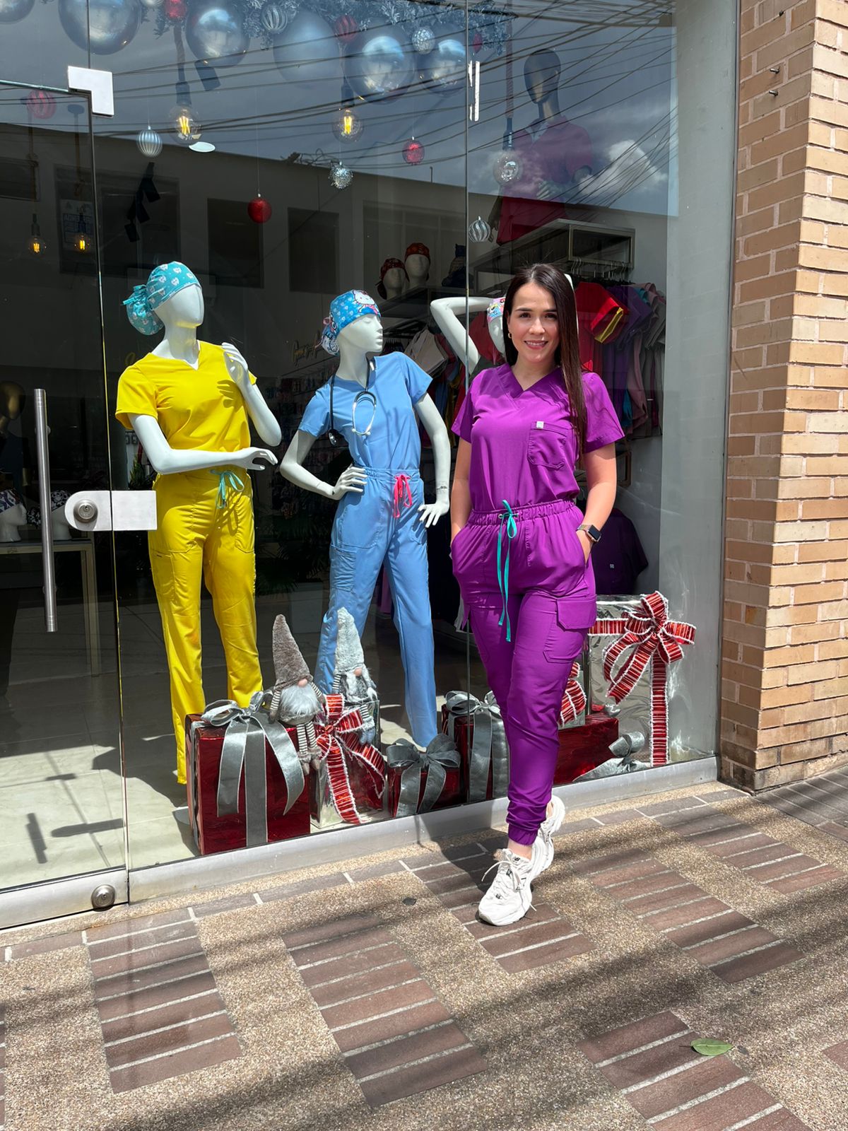 UNIFORME JOGGER MORADO VIVO