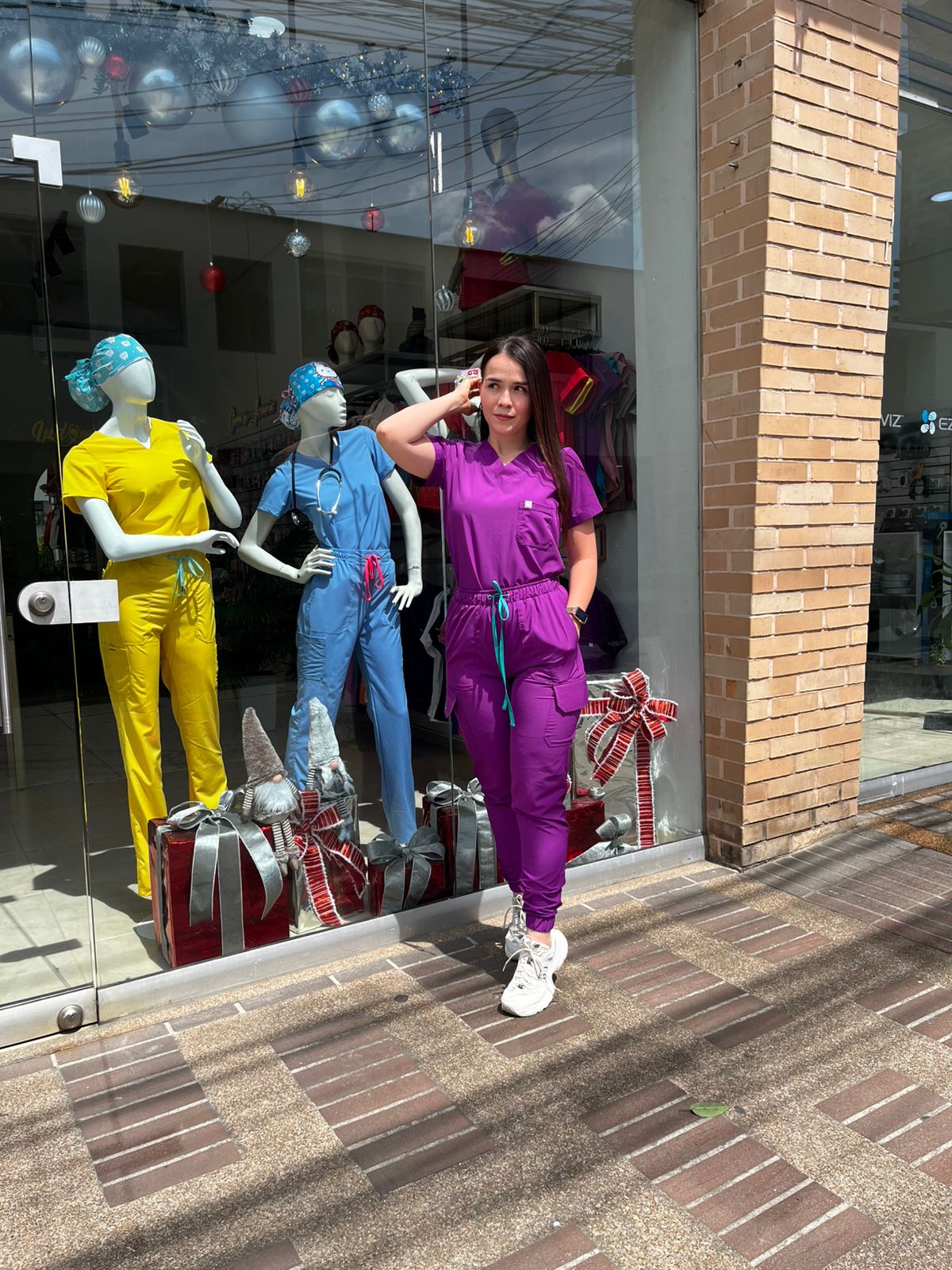 UNIFORME JOGGER MORADO VIVO