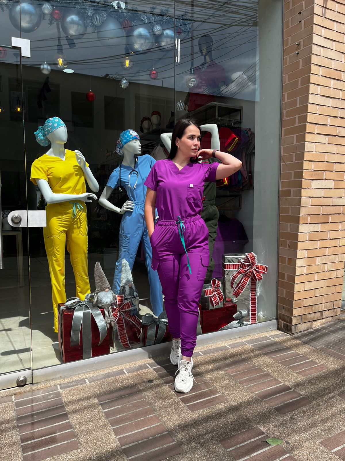 UNIFORME JOGGER MORADO VIVO