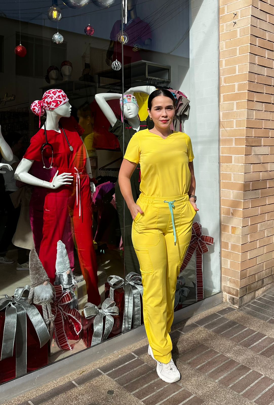 UNIFORME AMOR PROPIO AMARILLO