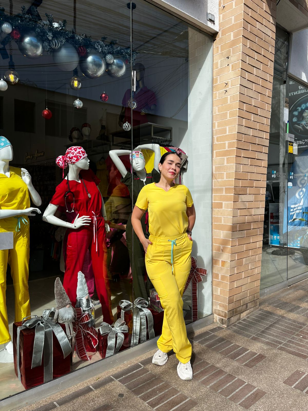 UNIFORME AMOR PROPIO AMARILLO