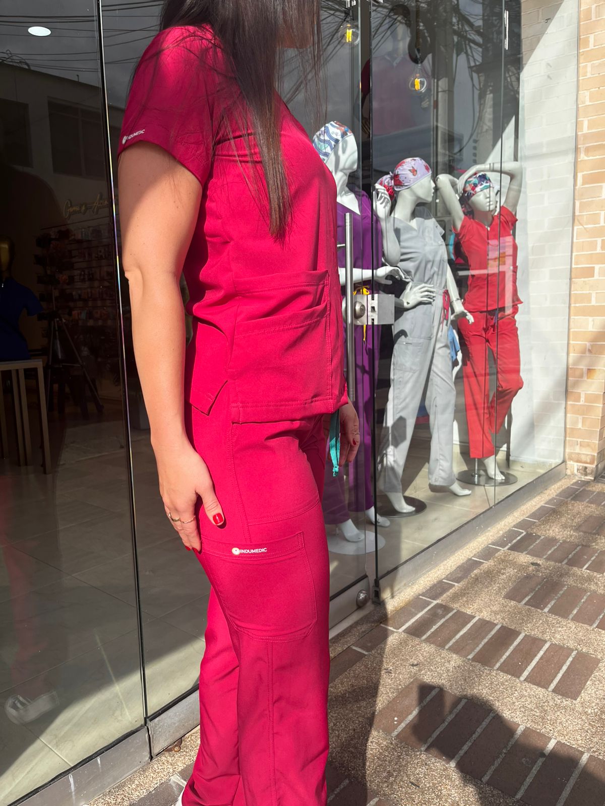 UNIFORME CLASICO COLOR CEREZA