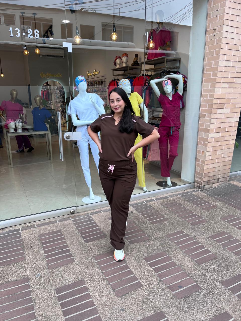 UNIFORME DYNAMIC COLOR CAFE