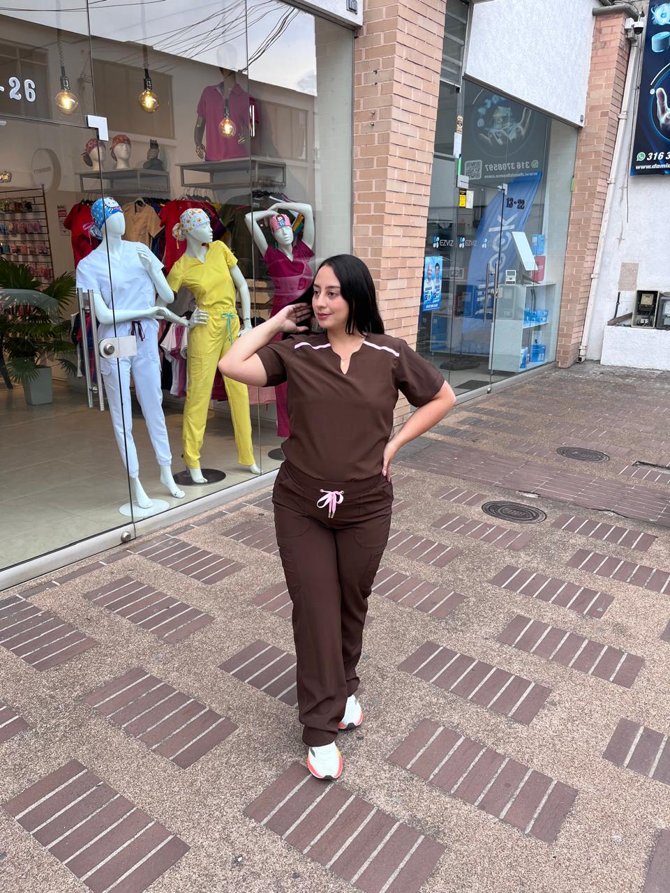 UNIFORME DYNAMIC COLOR CAFE