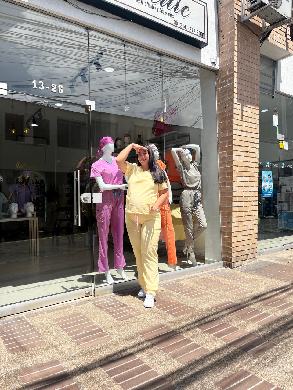 UNIFORME AMARILLO PASTEL CLASICO