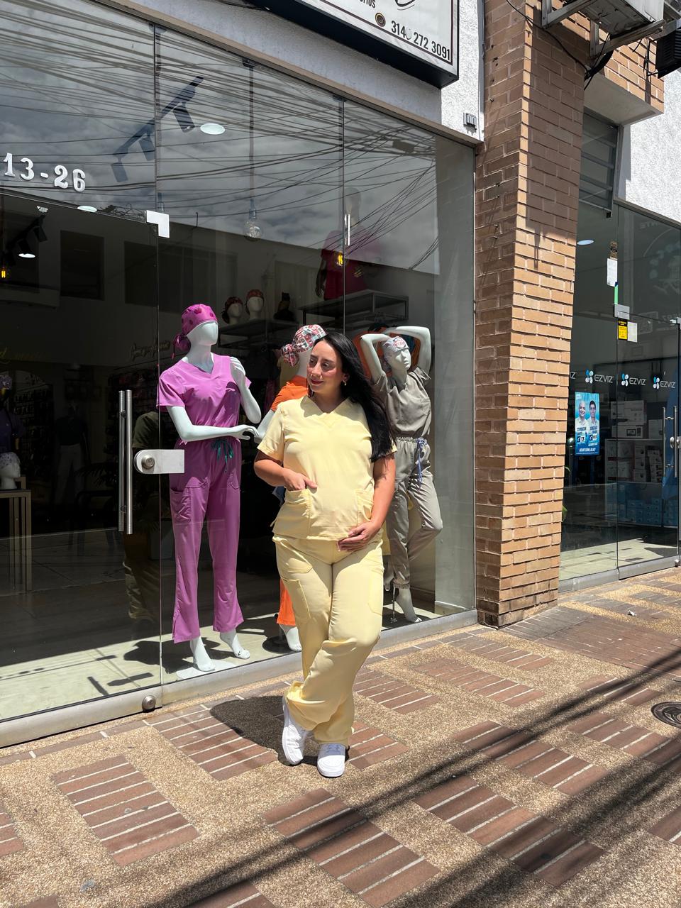 UNIFORME AMARILLO PASTEL CLASICO