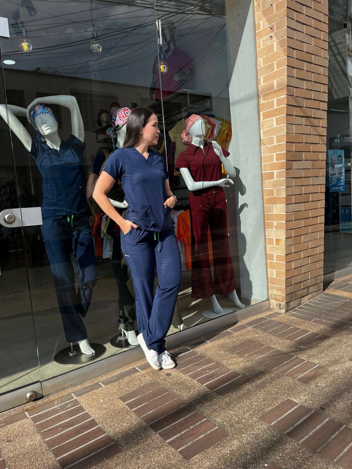 UNIFORME AZUL OSCURO CLASICO