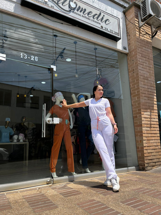 UNIFORME AMOR PROPIO BLANCO COMBINACION PALO ROSA