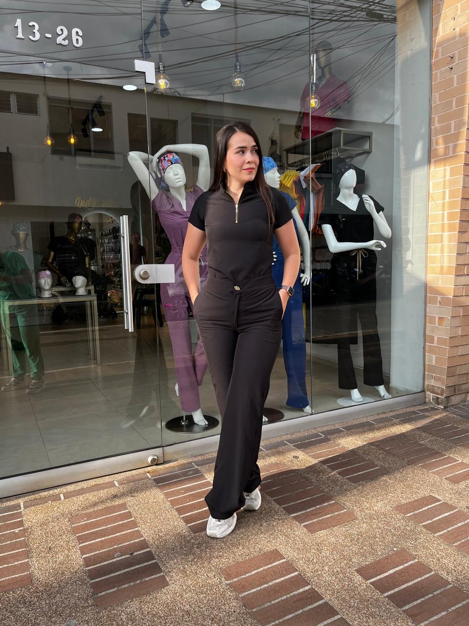 UNIFORME NEGRO FRIDA