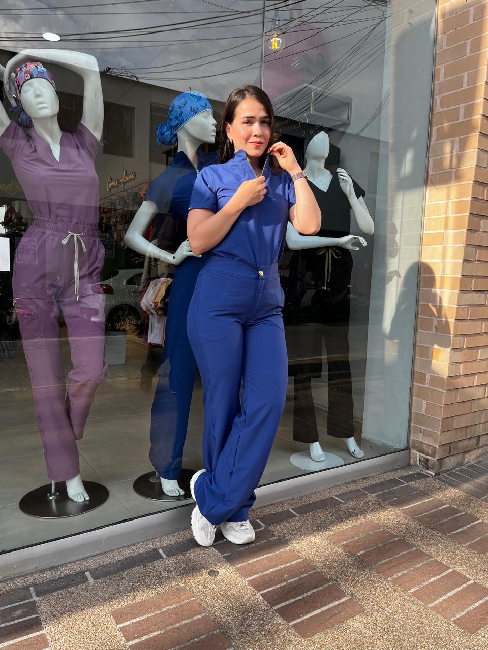 UNIFORME FRIDA COLOR BLUE BERRY